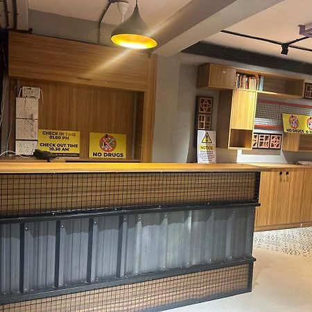 Travotale Hostel And Cowork Koregaonpark Пюн Екстериор снимка