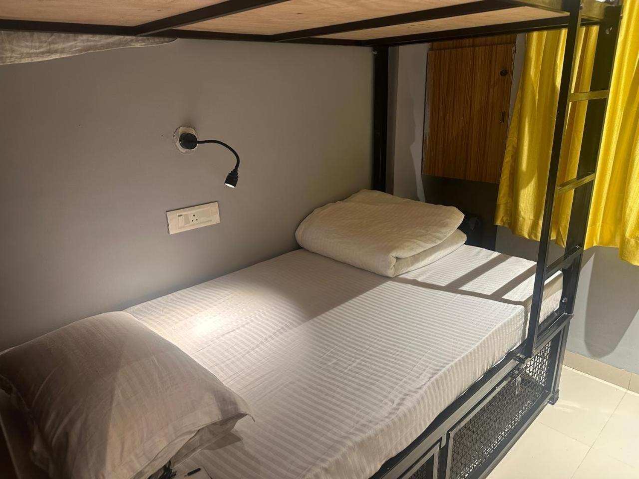 Travotale Hostel And Cowork Koregaonpark Пюн Екстериор снимка