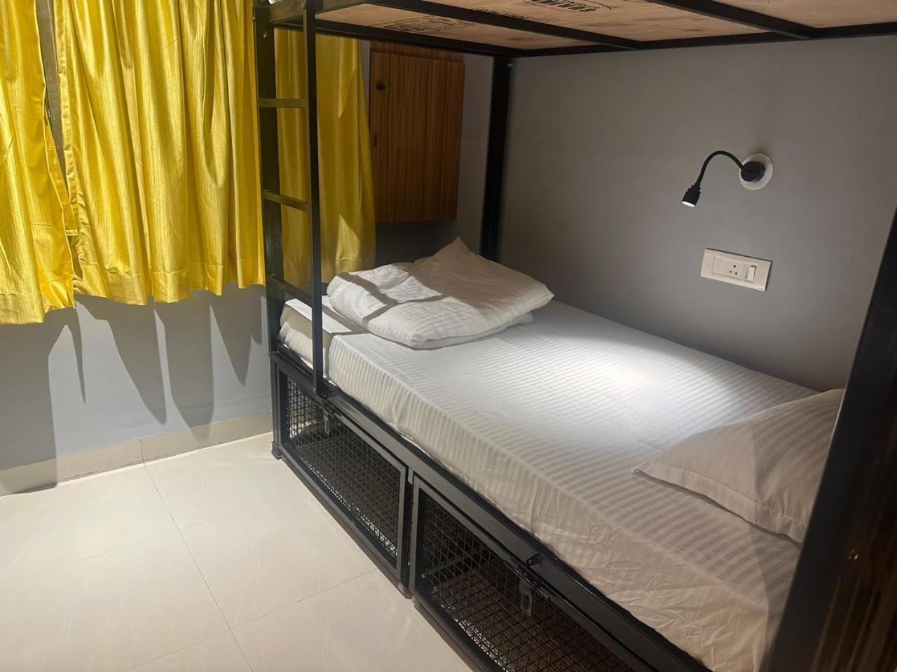 Travotale Hostel And Cowork Koregaonpark Пюн Екстериор снимка