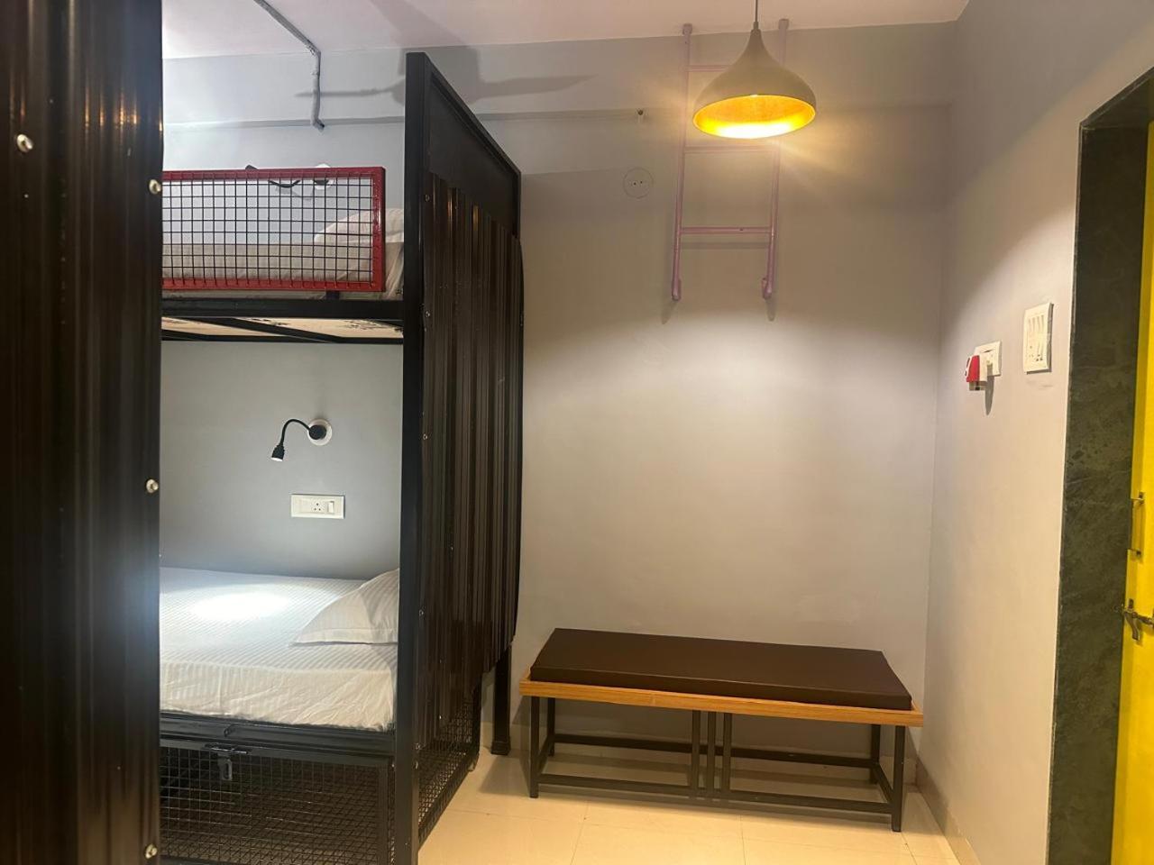 Travotale Hostel And Cowork Koregaonpark Пюн Екстериор снимка