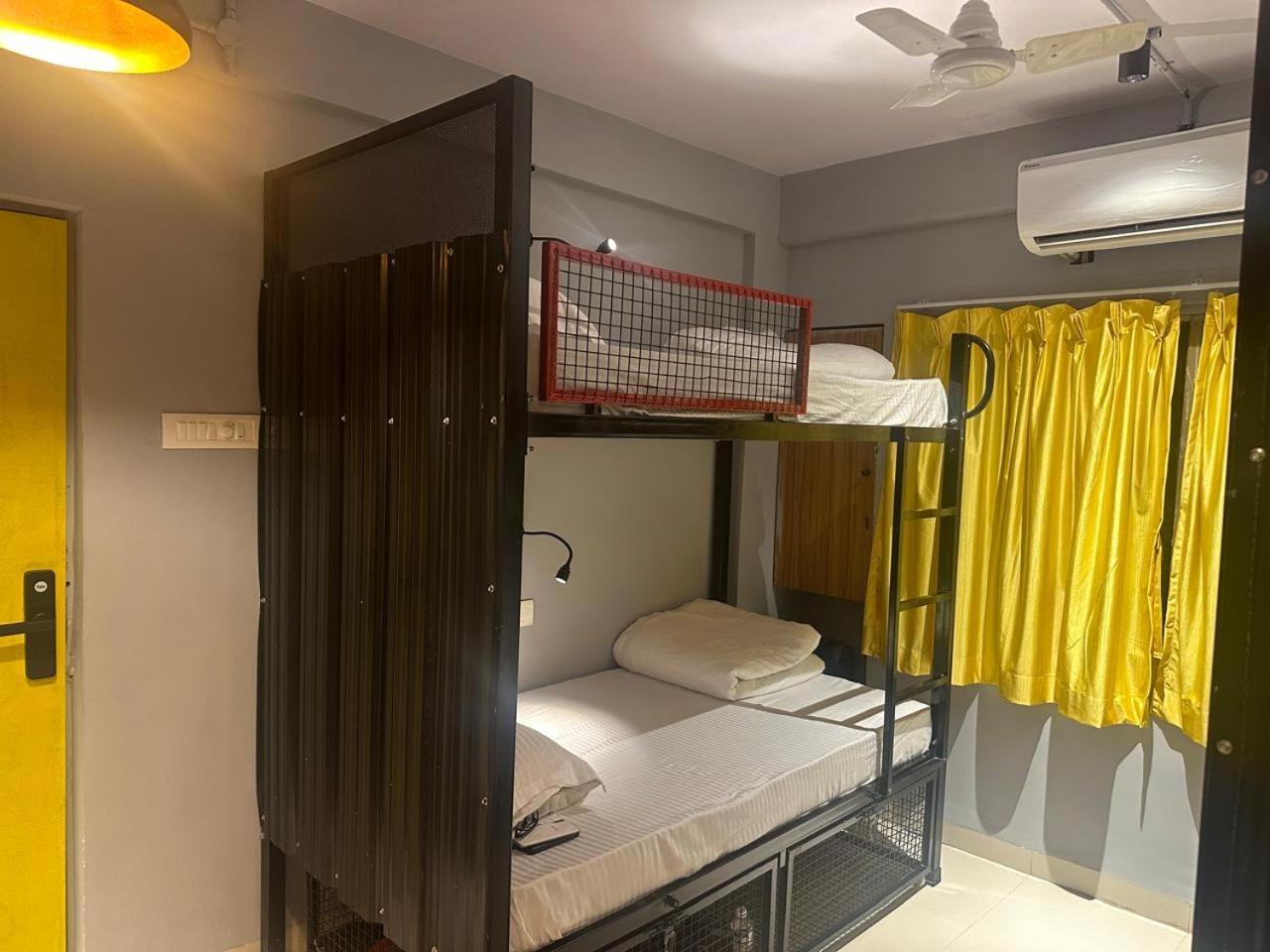 Travotale Hostel And Cowork Koregaonpark Пюн Екстериор снимка