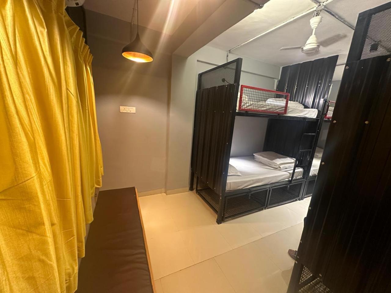 Travotale Hostel And Cowork Koregaonpark Пюн Екстериор снимка