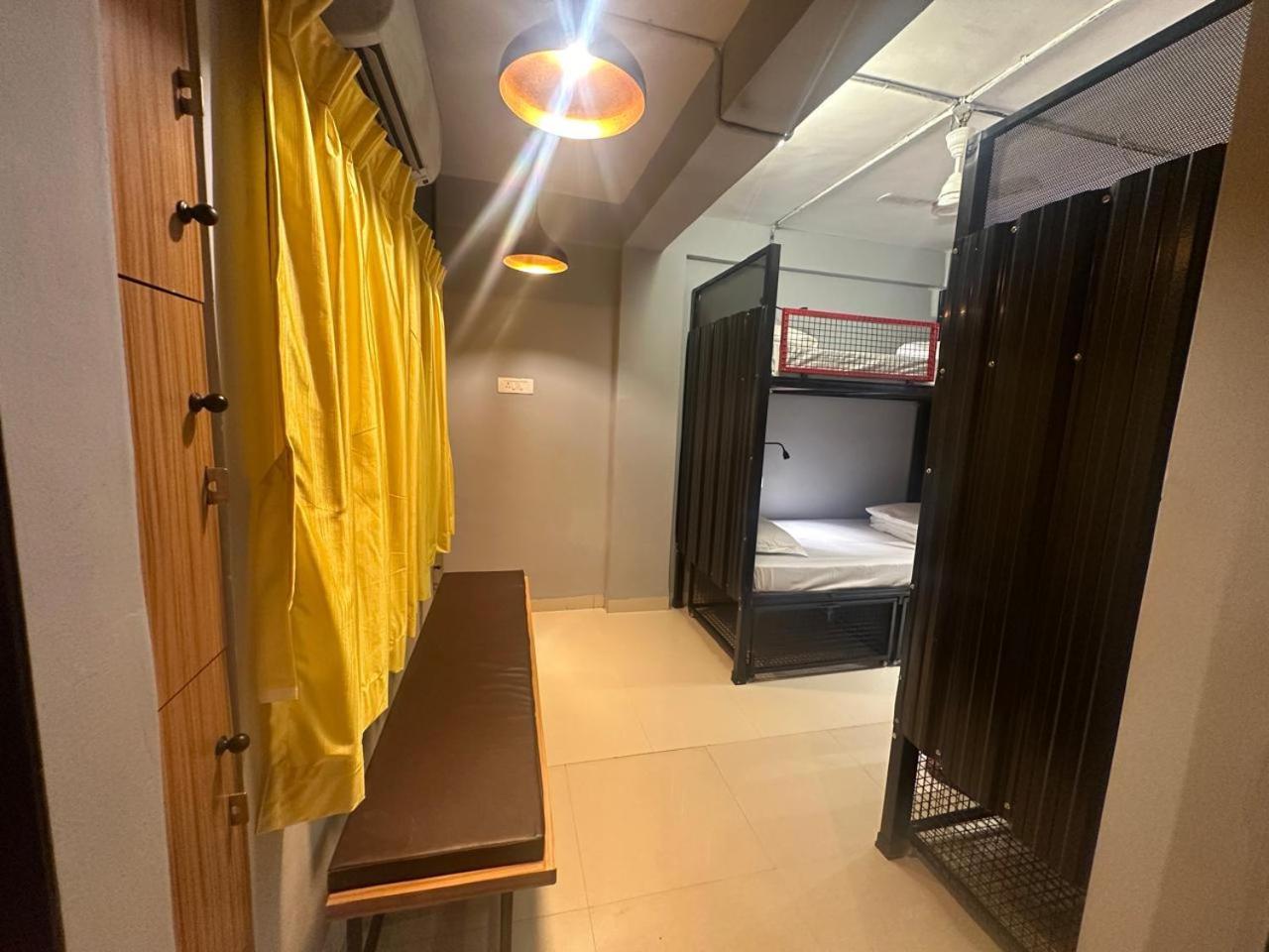 Travotale Hostel And Cowork Koregaonpark Пюн Екстериор снимка