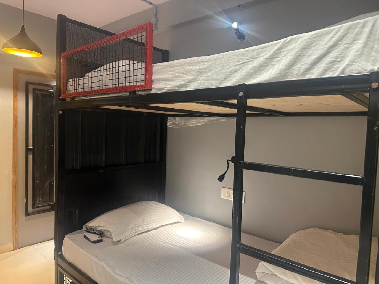 Travotale Hostel And Cowork Koregaonpark Пюн Екстериор снимка