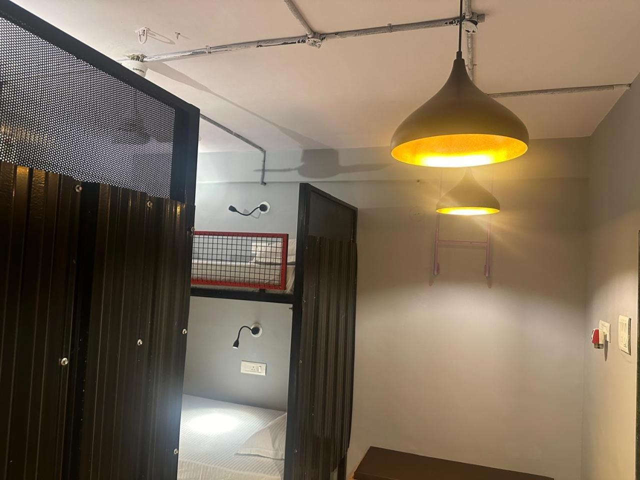 Travotale Hostel And Cowork Koregaonpark Пюн Екстериор снимка
