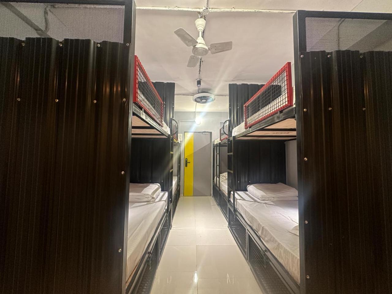 Travotale Hostel And Cowork Koregaonpark Пюн Екстериор снимка
