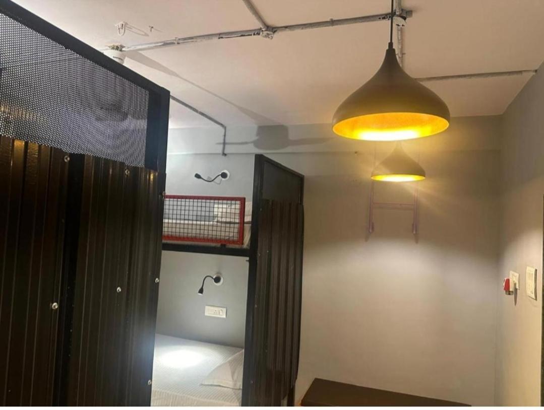 Travotale Hostel And Cowork Koregaonpark Пюн Екстериор снимка