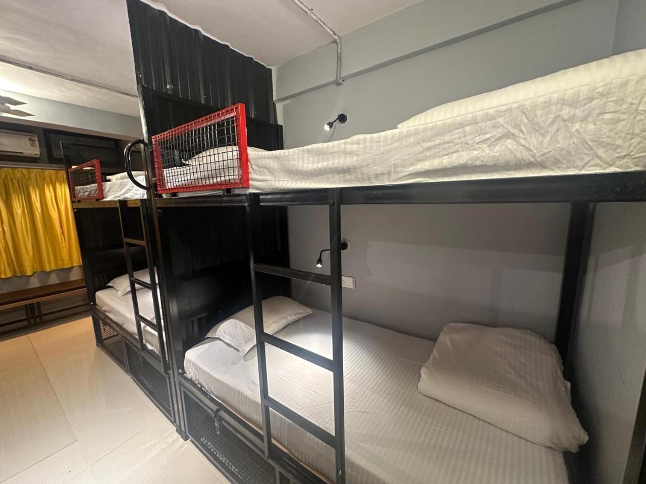 Travotale Hostel And Cowork Koregaonpark Пюн Екстериор снимка